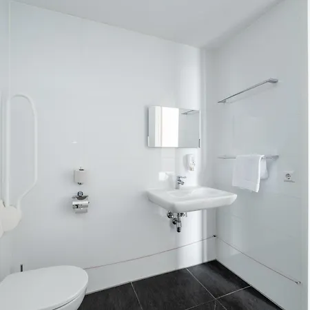 Easyhotel Centre 2*